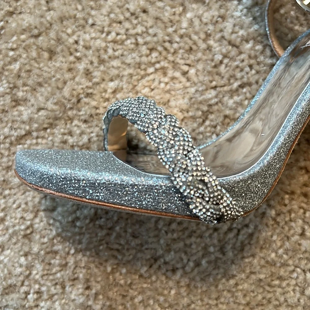 Badgley Mischka Fennel Heels rhinestone braided ankle strap silver glitter 7